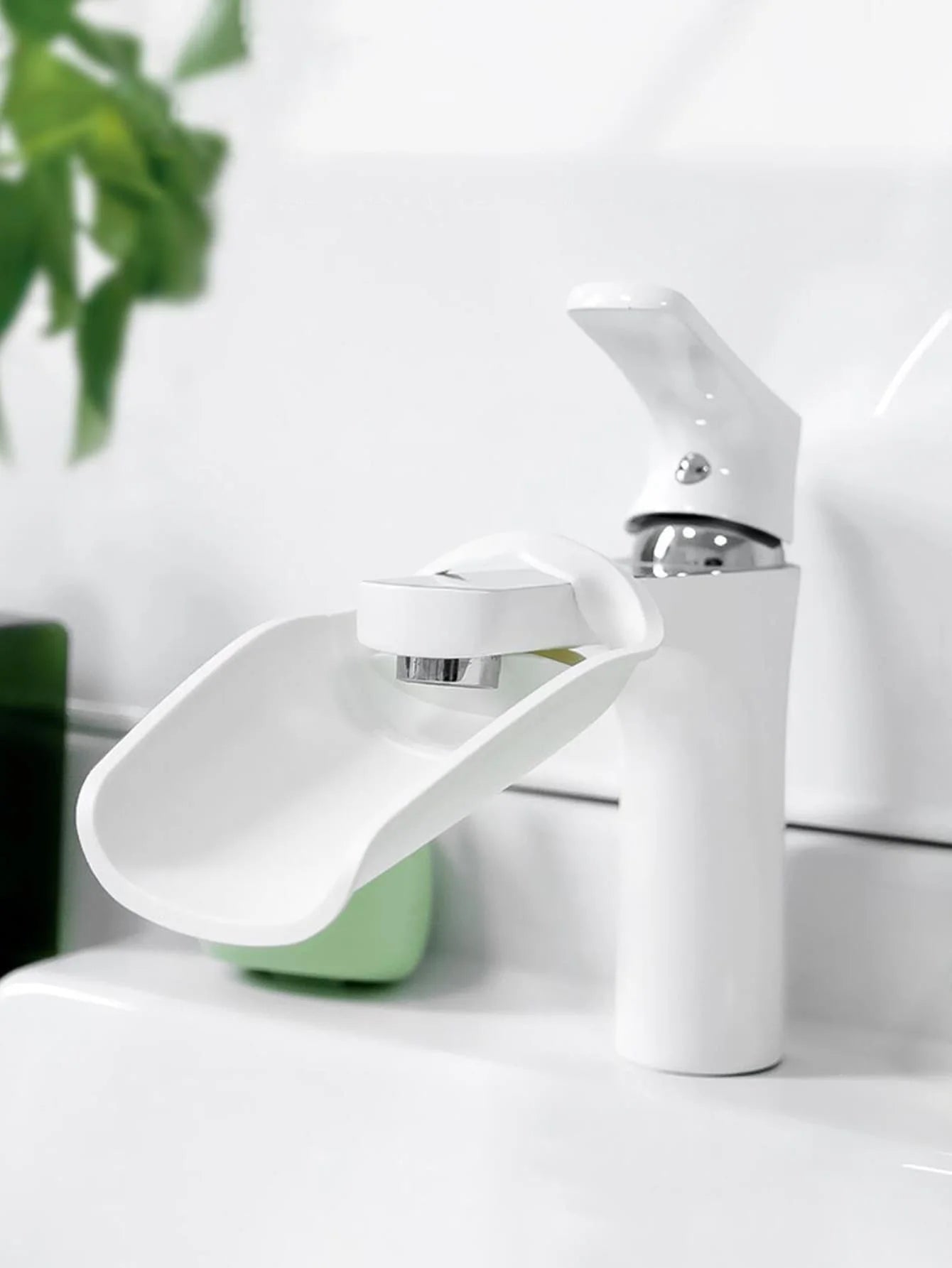 1PC Water saving Nozzle Faucet Extender Kids Hand Washing Device Guide Sink Extender Bathroom accessories Faucet Extension